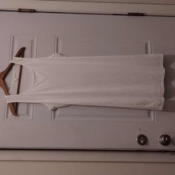 White Sheath Dress! - Picture 4 of 4